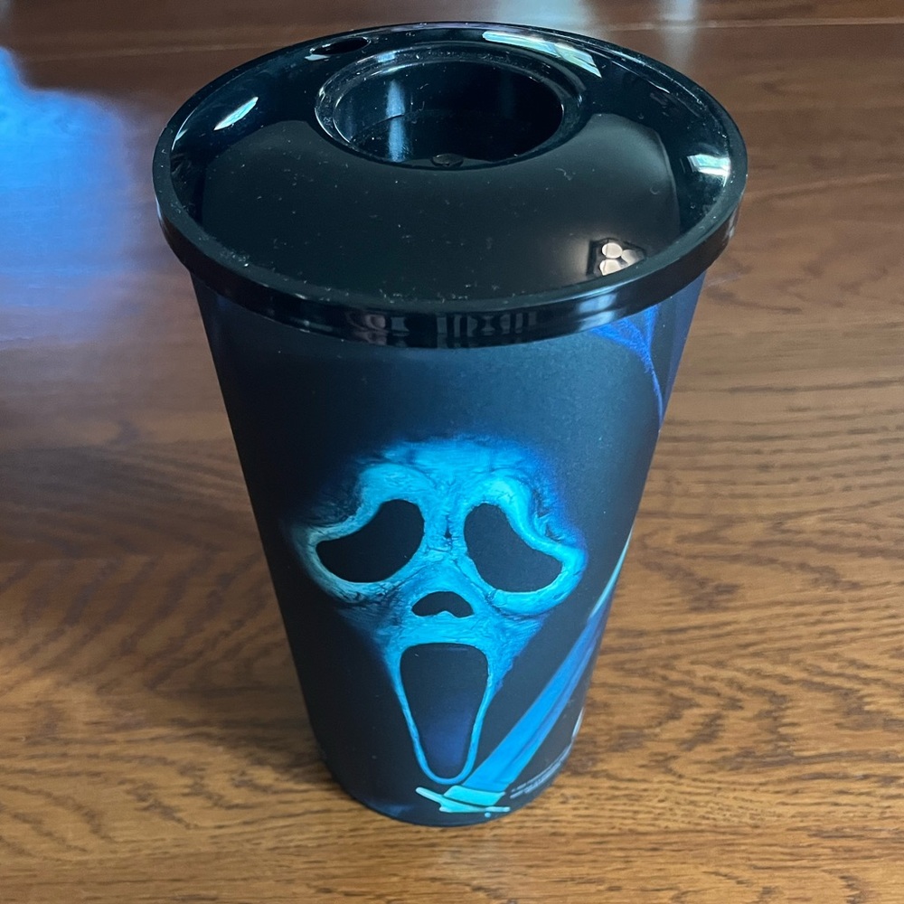 Brand New1 AMC Theaters Scream 6 collectible cup with Ghostface topper figure